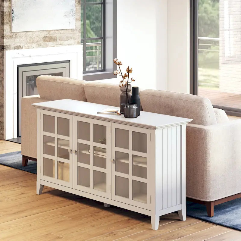 WYNDENHALL Normandy SIDEBOARD AUS MASSIVHOLZ, 62 Zoll breit, Übergangsstil, mit viel Stauraum – 62 B x 18 T x 34 H