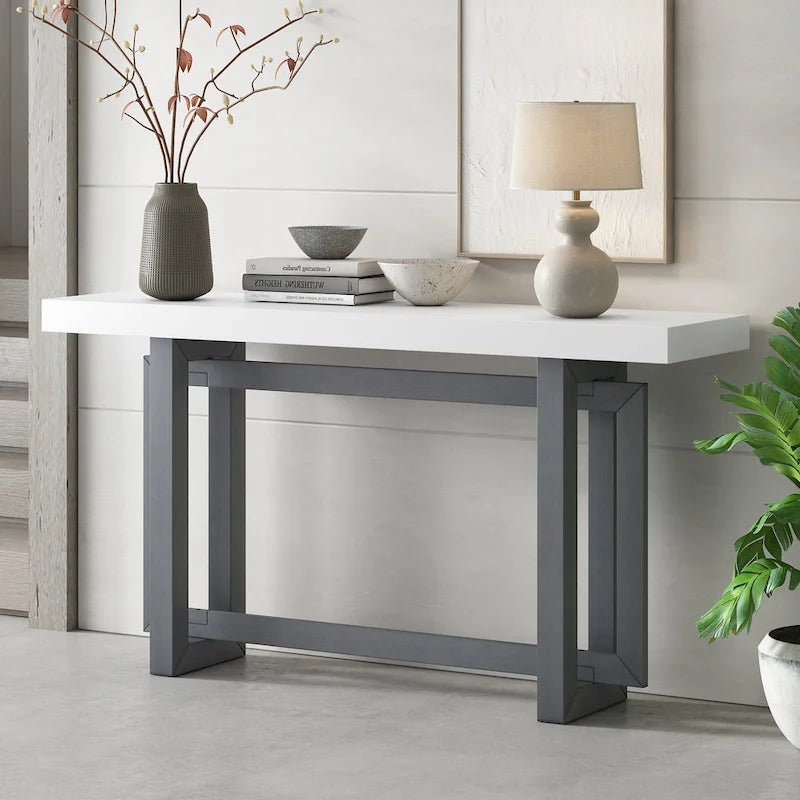 Konsolentisch mit industriell anmutender Beton-Holz-Platte