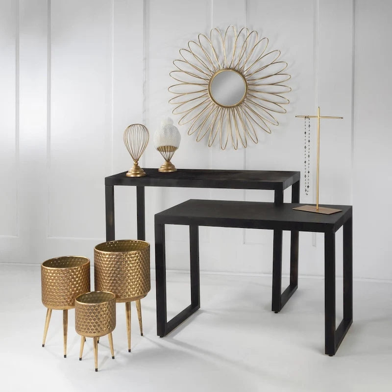 Moderne schwarze Metalltische