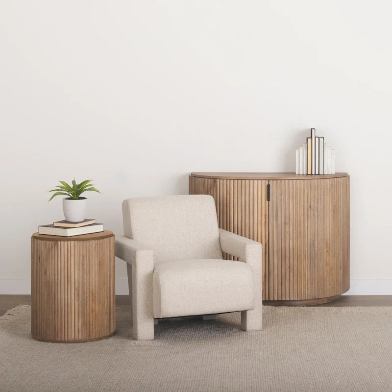Terra Dunkelbrauner runder Beistelltisch aus Massivholz mit Rillenmuster