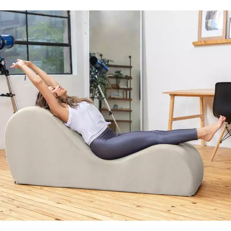 Avana Sleek Yoga-Chaiselongue – hergestellt in den USA – ideal zum Dehnen, Entspannen, Trainieren und mehr, 60T x 18B x 26H Zoll, Hellgrau