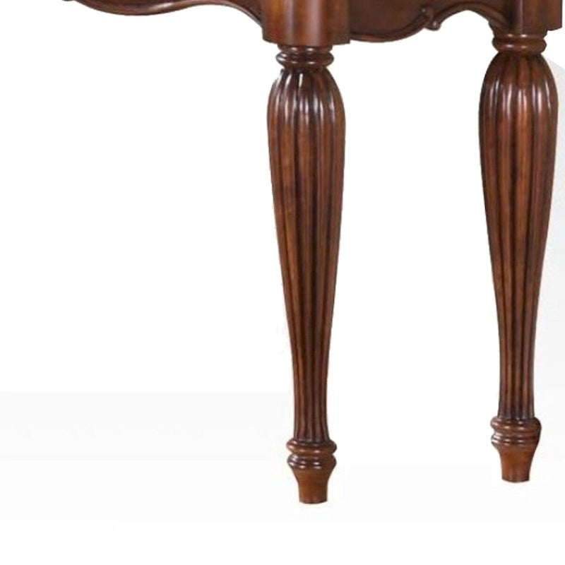 Hölzerner Sofatisch mit geschnitzten Details, Kirschbraun