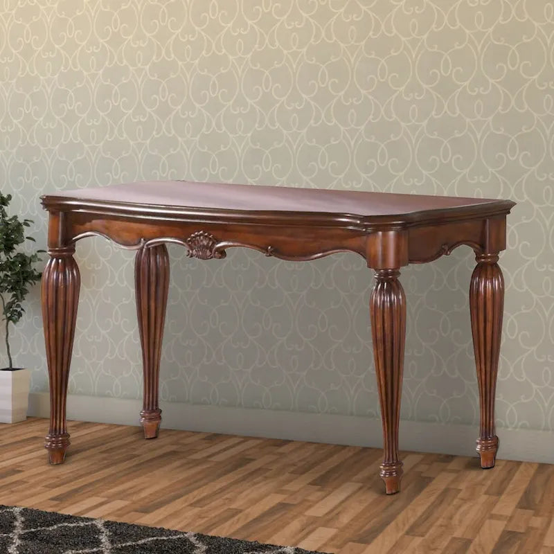 Hölzerner Sofatisch mit geschnitzten Details, Kirschbraun