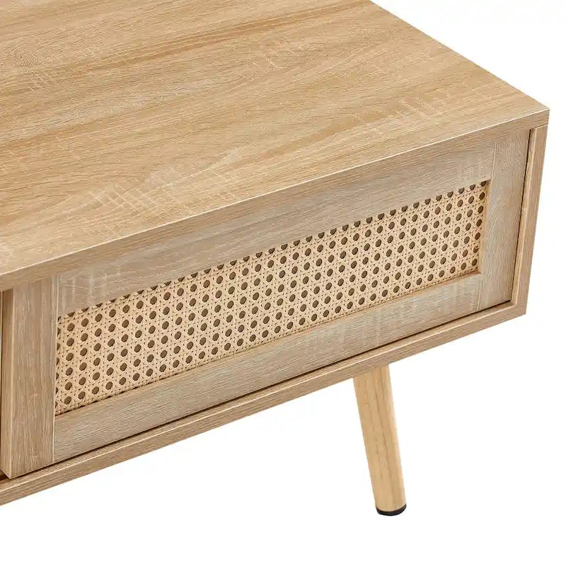Mieres Moderner Couchtisch, rechteckiger Holztisch mit Rattan-Geflecht und Massivholzbeinen
