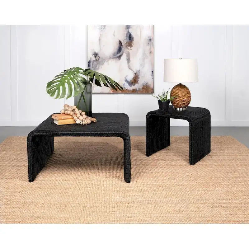 Woods Schwarzer gewebter Rattan-Quadrat-Beistelltisch
