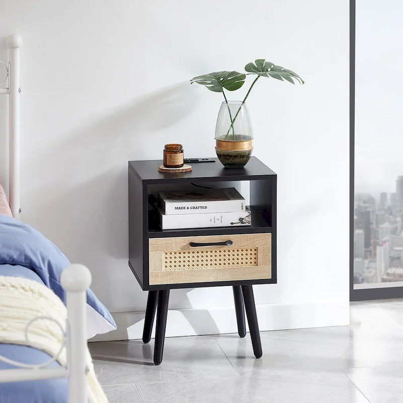 15,75 cm Rattan Beistelltisch mit Steckdose & USB-AnschlüssenModerner Nachttisch mit Schublade und Massivholzbeinen, Beistelltisch für Wohnzimmer