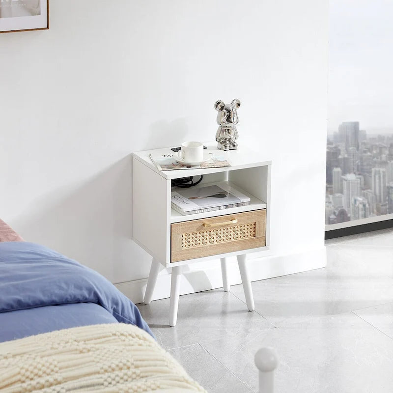 15,75 cm Rattan Beistelltisch mit Steckdose & USB-AnschlüssenModerner Nachttisch mit Schublade und Massivholzbeinen, Beistelltisch für Wohnzimmer