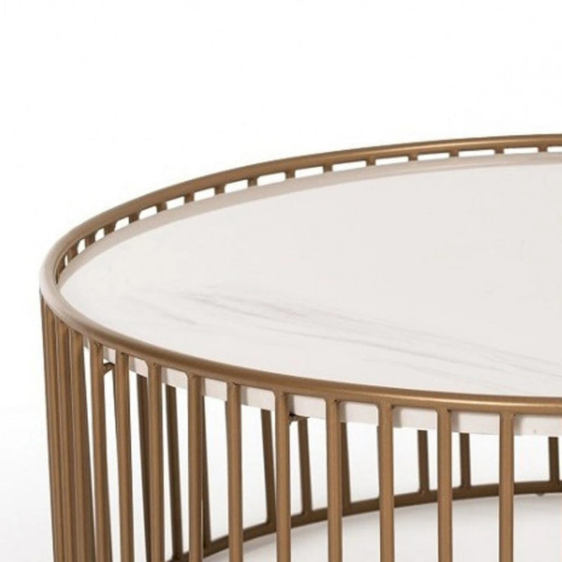Runder Couchtisch aus Schiefermetall mit Kunstmarmorplatte, Gold und Weiß