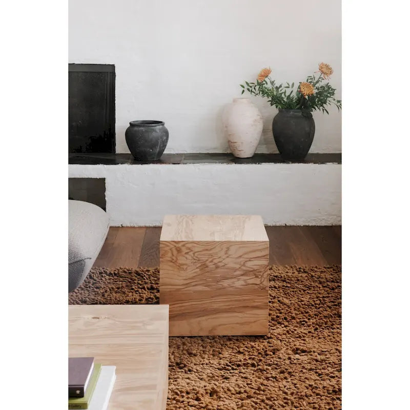Macari Moderner Beistelltisch aus Naturmaserholz – 45,7B x 45,7T x 40,6H