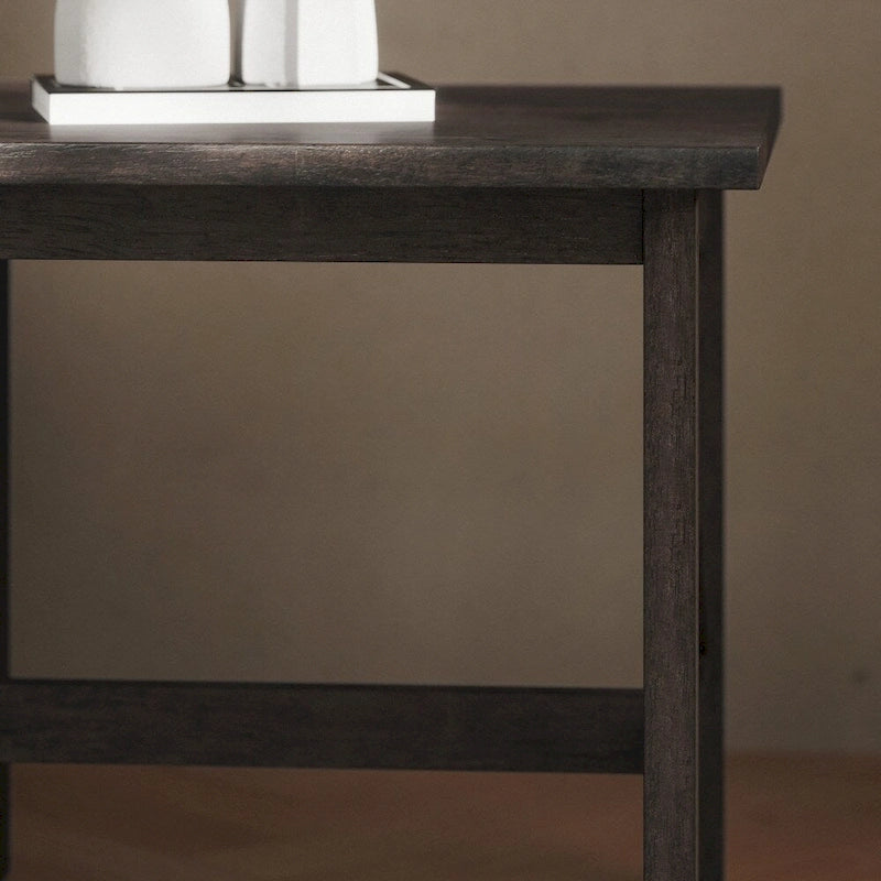 Beistelltisch im traditionellen Landhausstil aus Massivholz