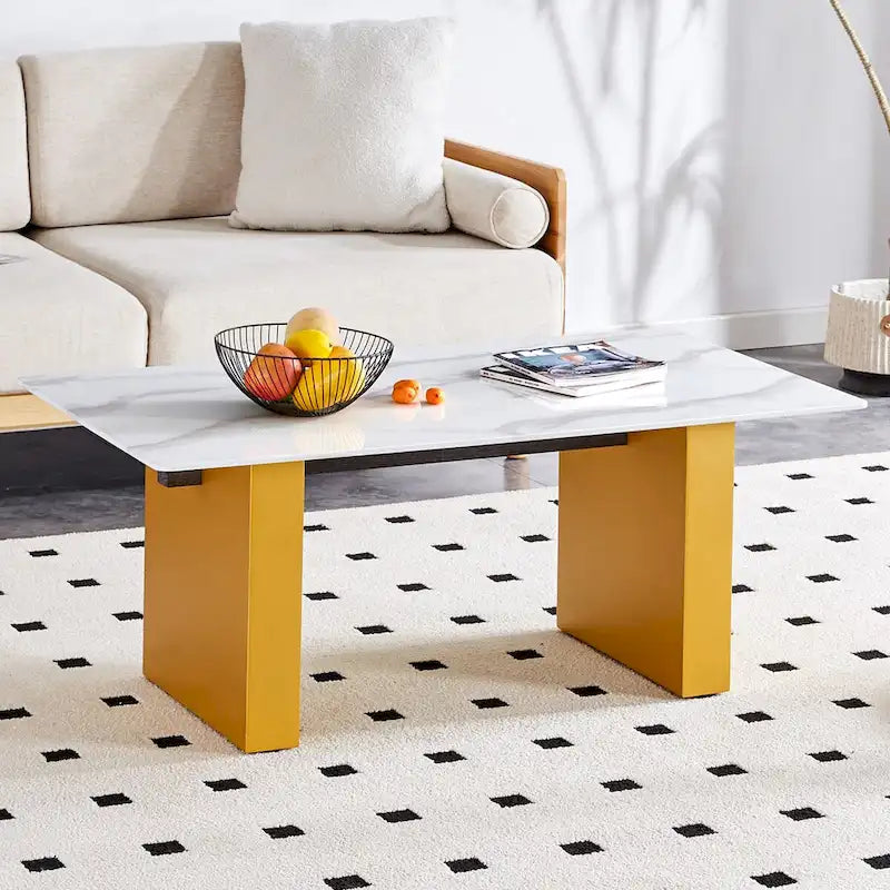 Moderner minimalistischer Couchtisch