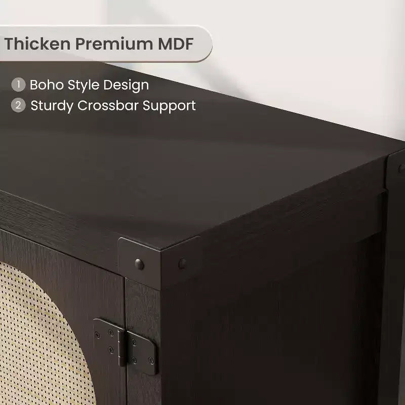 65-Zoll TV-Schrank im Bohème-Stil mit Rattantür – Hölzernes Entertainment-Center mit zwei Schränken und verstellbaren Einlegeböden, geeignet für Wohnzimmer