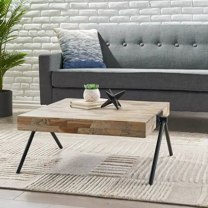 Couchtisch aus Mangoholz, modernes Industrial Design, mit Holzplatte und Metallbeinen
