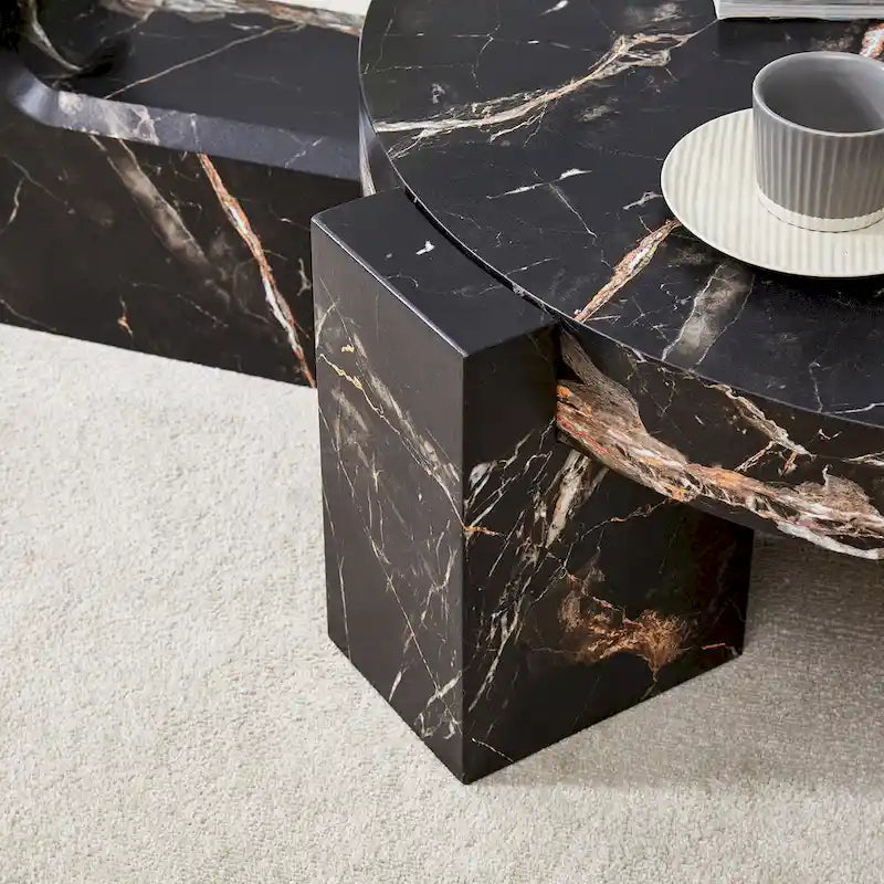 Der abnehmbare Doppelstock-Couchtisch, dessen abnehmbares Design die Raumnutzung flexibler gestalten kann