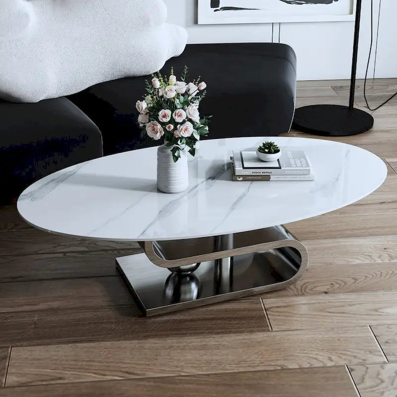 Exquisiter moderner ovaler Couchtisch mit weißer 51L-Steinplatte und goldfarbenem Metallsockel