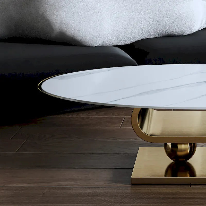 Exquisiter moderner ovaler Couchtisch mit weißer 51L-Steinplatte und goldfarbenem Metallsockel