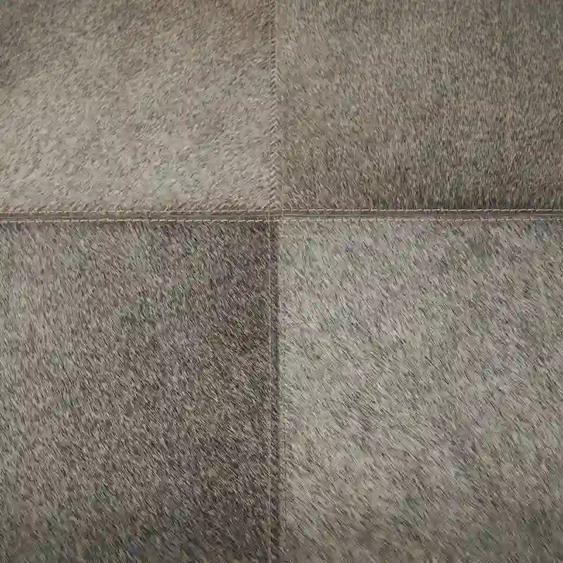 Beistelltisch aus Leder mit diagonalen silberfarbenen Beinen und Griffen – Grau – Roche River Decor