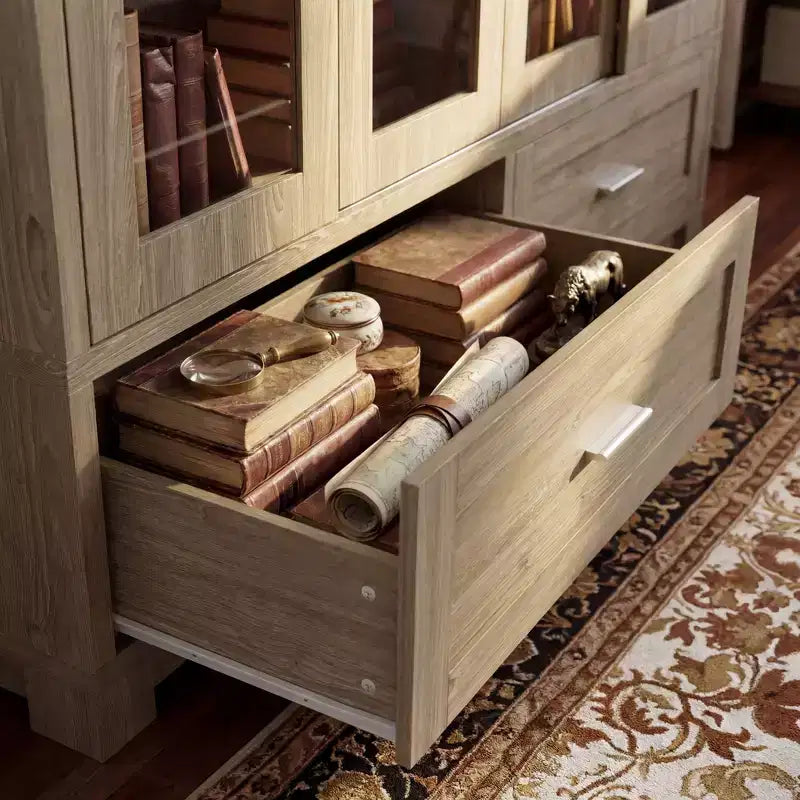 Famapy Vitrine aus heller Eiche: 63 cm breit, Schiebetüren aus Glas + Schubladen. Geräumiger Organizer für Heimbüchereien und Wohnzimmer