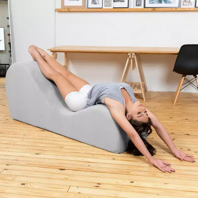 Avana Sleek Yoga-Chaiselongue – hergestellt in den USA – ideal zum Dehnen, Entspannen, Trainieren und mehr, 60T x 18B x 26H Zoll, Hellgrau