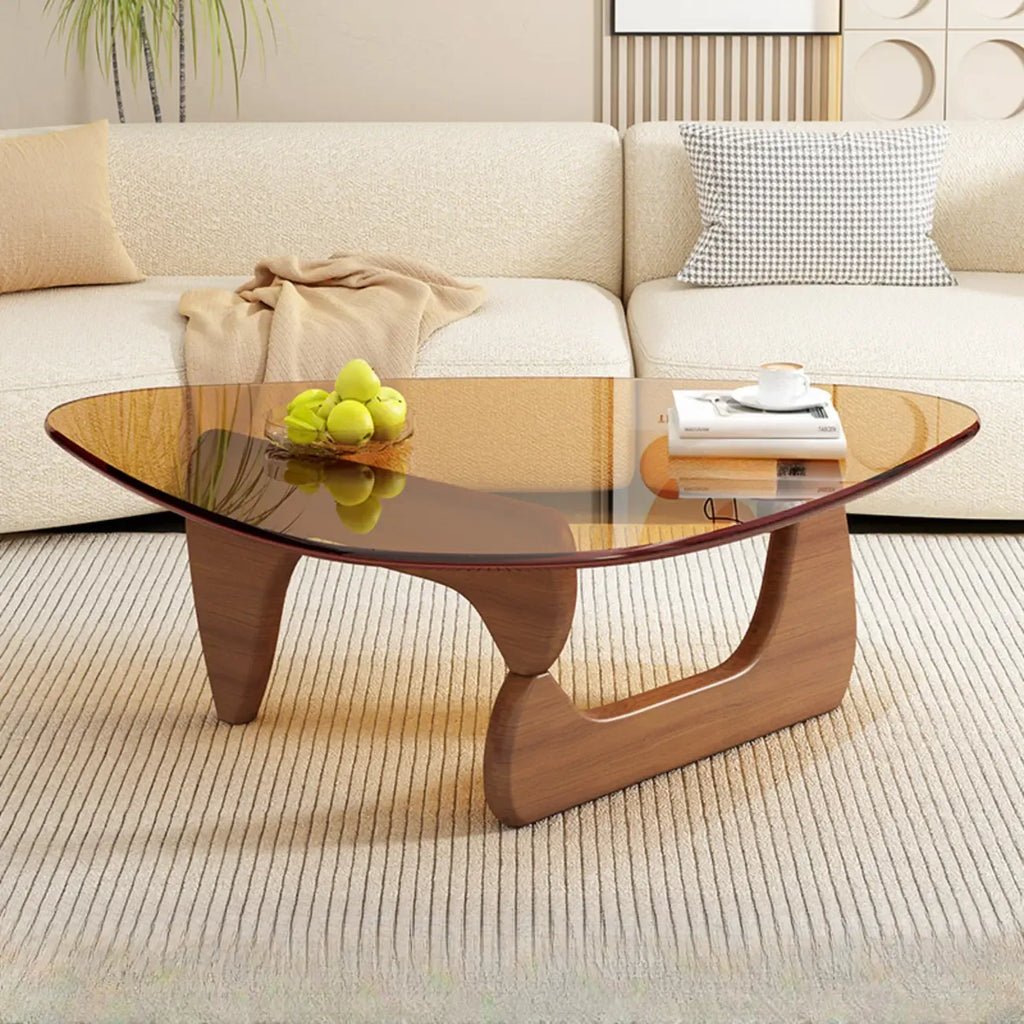 Dreieckiger Couchtisch aus Holz mit Glasplatte
