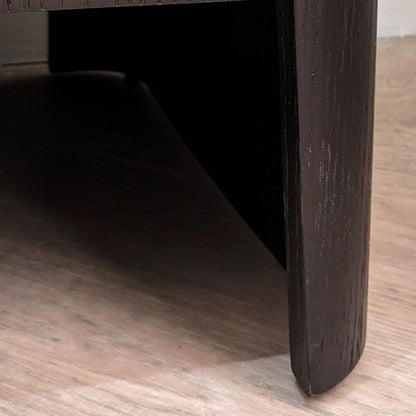 Tiefbrauner Nachttisch aus Holz mit 2 Schubladen und Kunstmarmorplatte