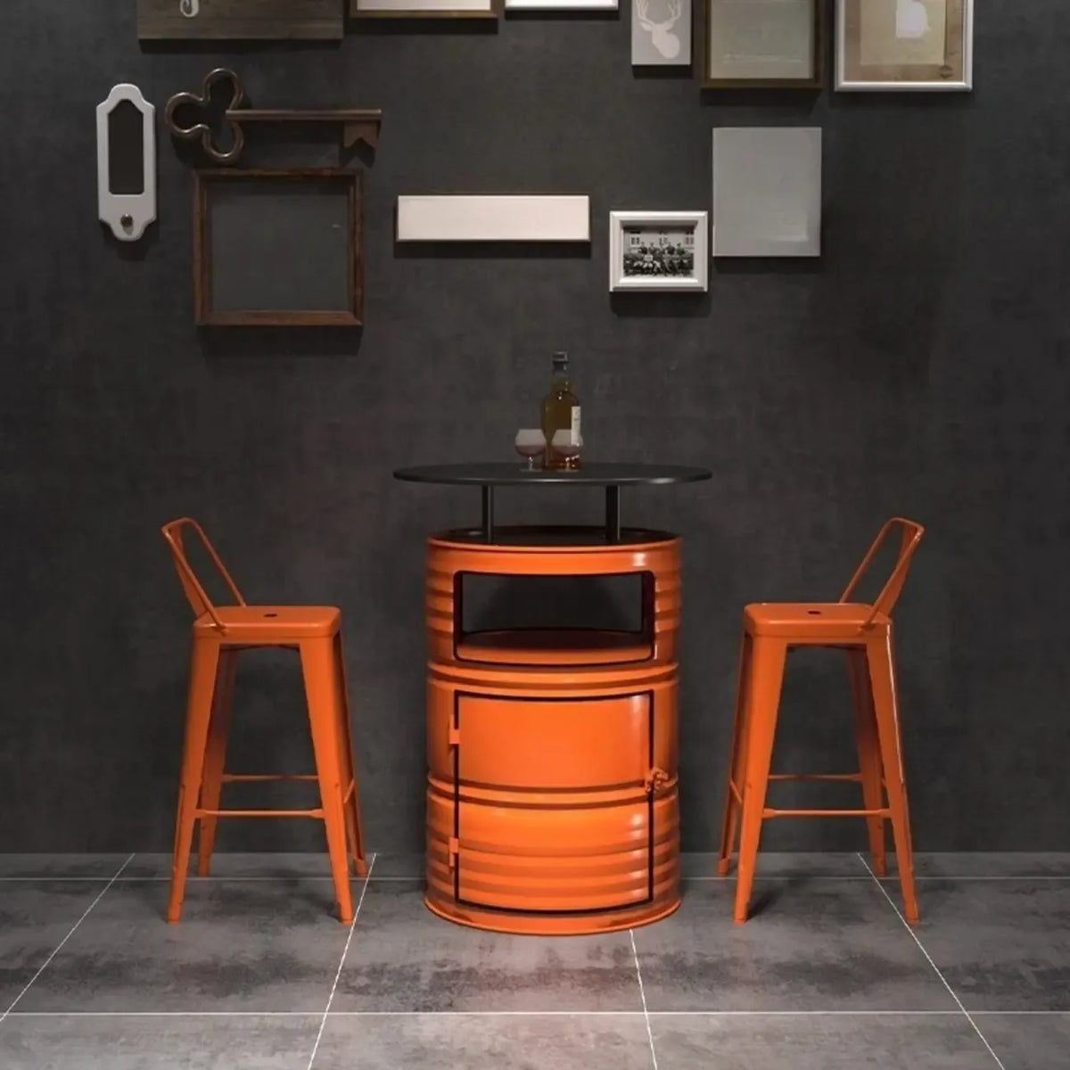 Industrielle schwarze, orangefarbene Metallfass-Stehtische