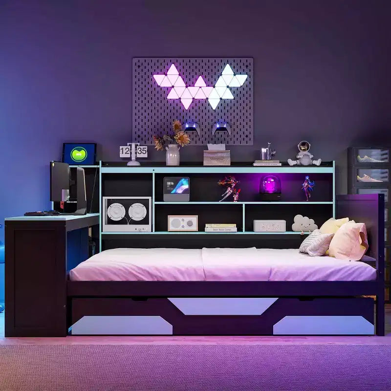 Gaming-Tagesbett (Queen-Size/Full-Size) mit Kopfteilregal, LED-Beleuchtung, integriertem Schreibtisch, Schubladen und Ladestation
