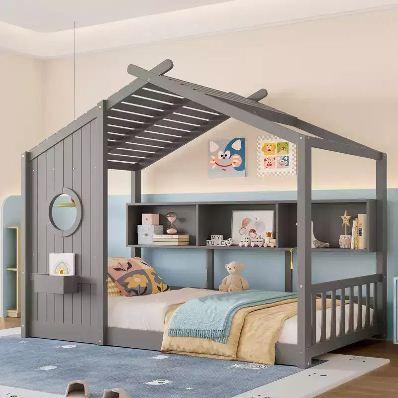 Bodenhausbett mit integrierten Ablageregalen & Lattenrost