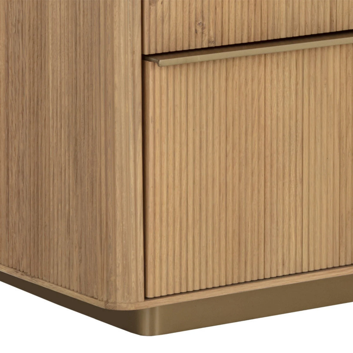Moderne Eichenkommode mit skulpturaler, geriffelter Oberfläche – Schlafzimmer | Oberfläche aus gebürstetem Gold