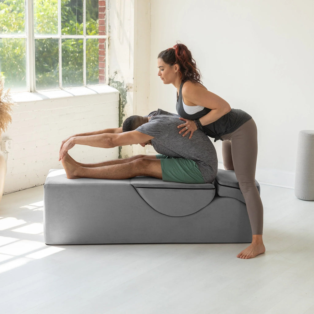 Avana Kami umwandelbare Chaise / Yoga & Massage – 2-in-1-Ottomane mit verdeckter ausklappbarer Yoga-Liege, Microvelvet – N/A