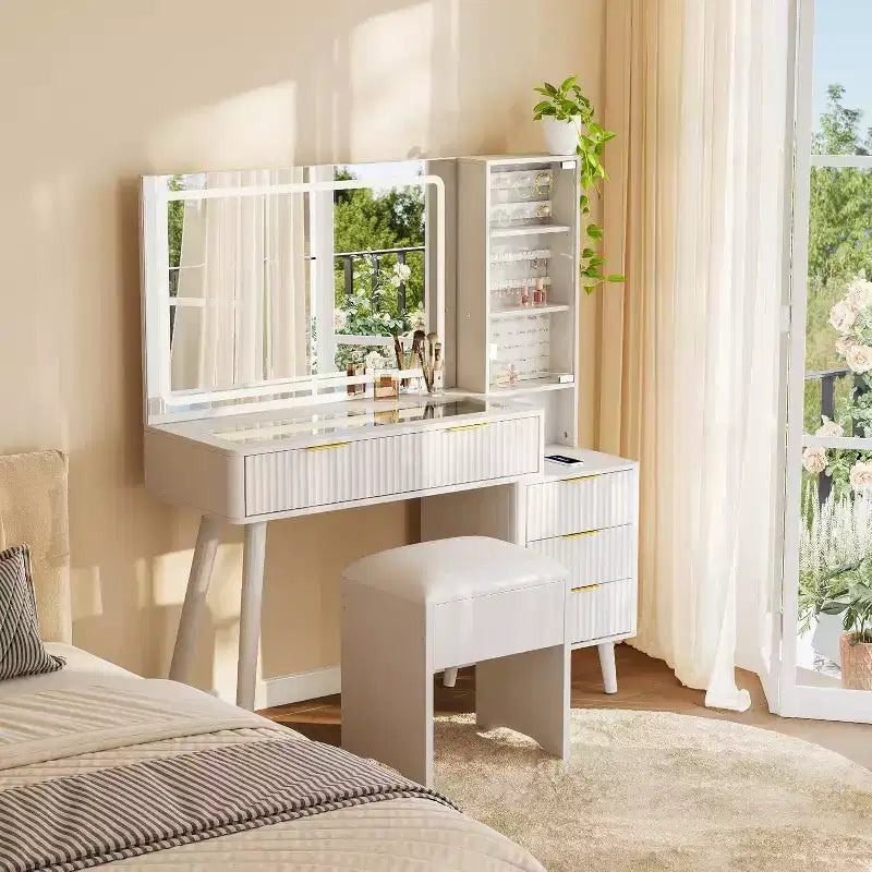 48" Schminktisch mit geriffelter Optik, großem Spiegel und Lichtern, moderner Schminktisch mit Ladestation und gepolstertem Aufbewahrungshocker für Zuhause