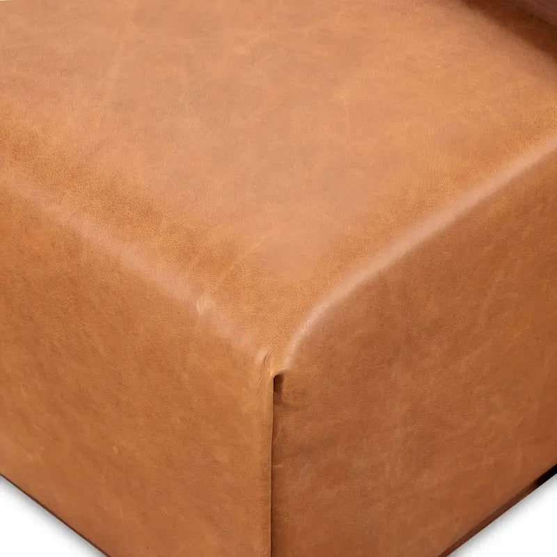 Poly & Bark Jarmo Ottomane mit verstellbarem Walnusstisch – Vollnarbiges echtes italienisches Leder