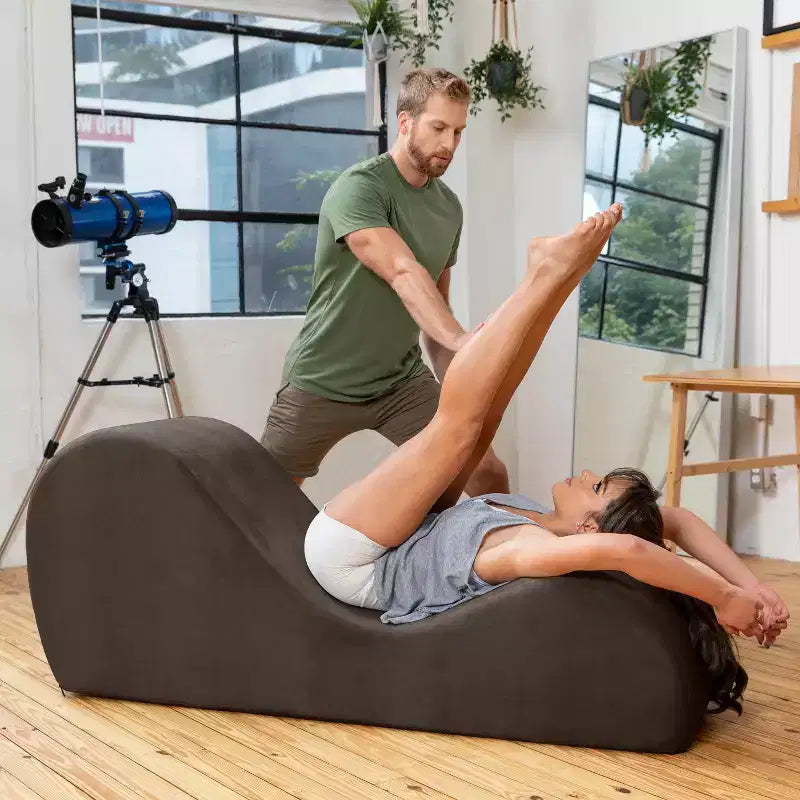 Avana Sleek Yoga-Chaiselongue – hergestellt in den USA – ideal zum Dehnen, Entspannen, Trainieren und mehr, 60T x 18B x 26H Zoll, Hellgrau