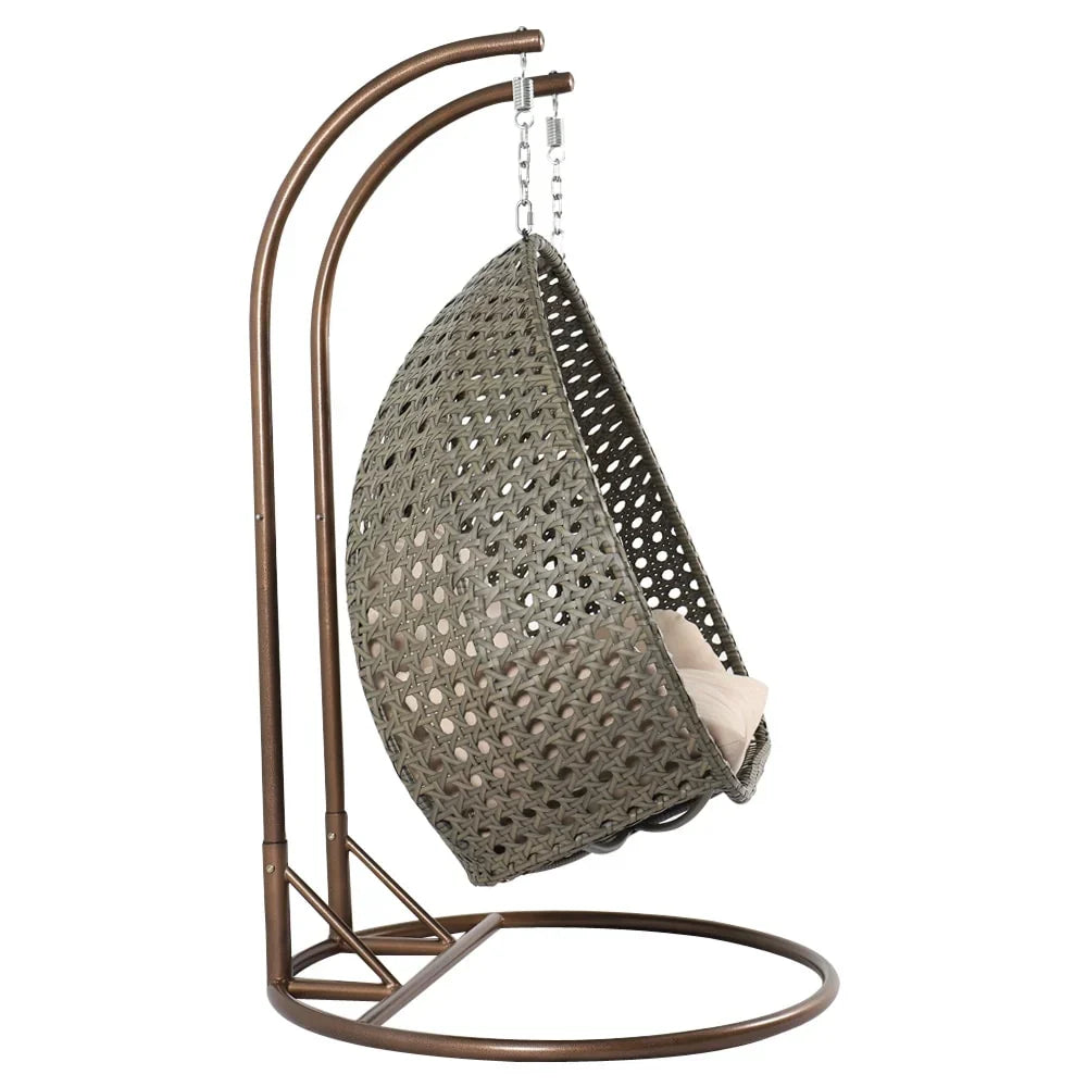 LeisureMod 2-Personen Hängesessel Ei mit Gestell - Outdoor/Indoor Rattan Korb Terrassen Schaukel Hängematte Liege mit Kissen