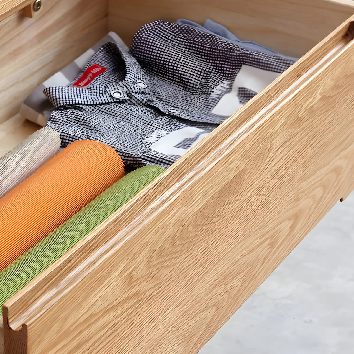 Traditionelle Doppelkommode aus natürlichem Eichenholz für das Schlafzimmer