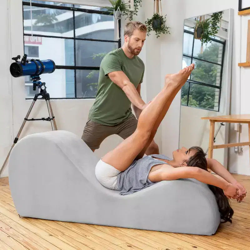 Avana Sleek Yoga-Chaiselongue – hergestellt in den USA – ideal zum Dehnen, Entspannen, Trainieren und mehr, 60T x 18B x 26H Zoll, Hellgrau