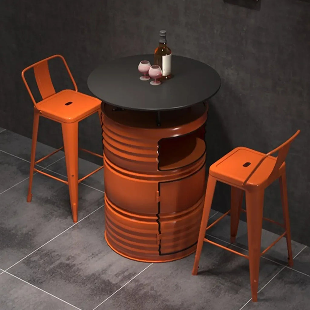 Industrielle schwarze, orangefarbene Metallfass-Stehtische