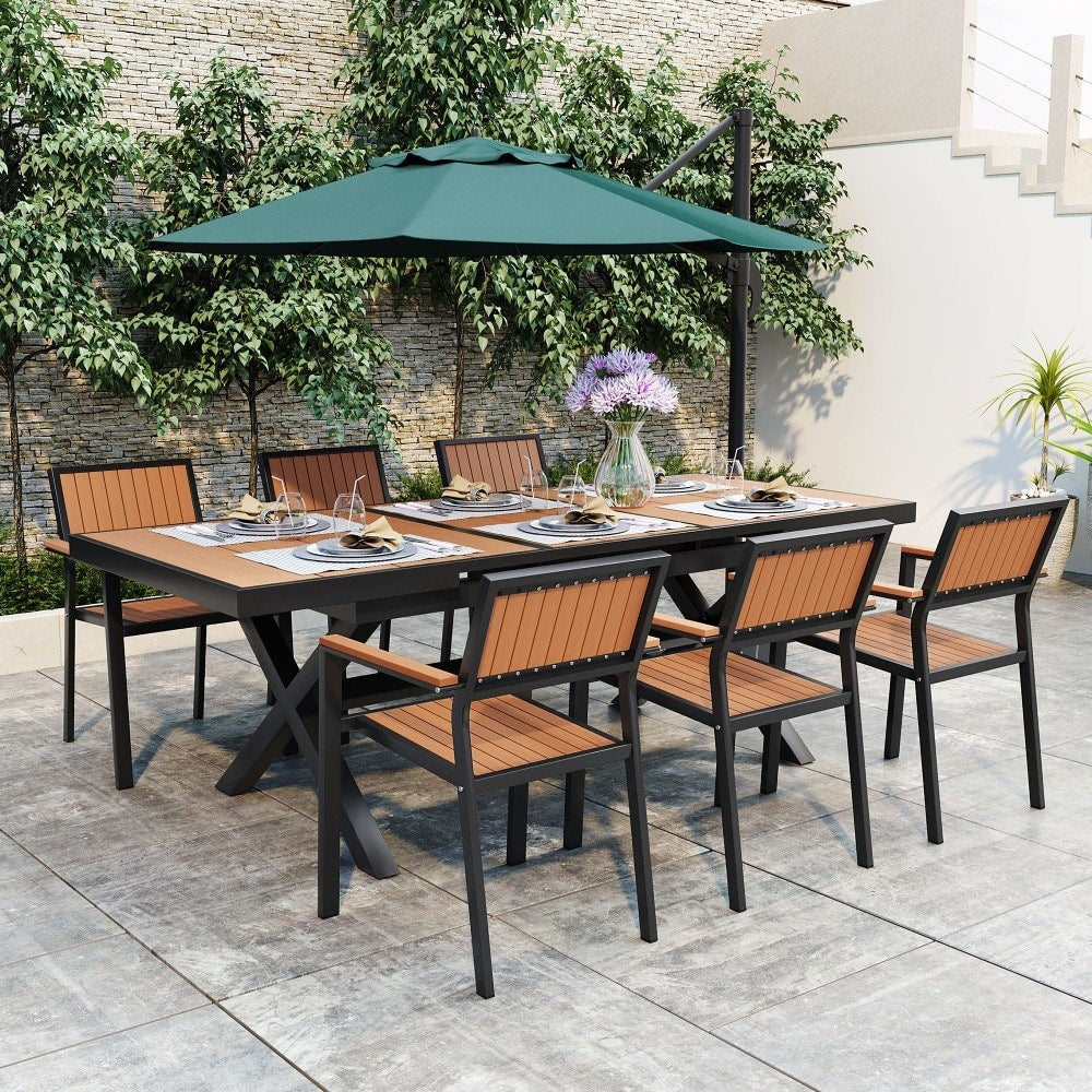 Modernes 7-teiliges Outdoor-Essgruppe mit sechs Stühlen und einem ausziehbaren Tisch für die Terrasse
