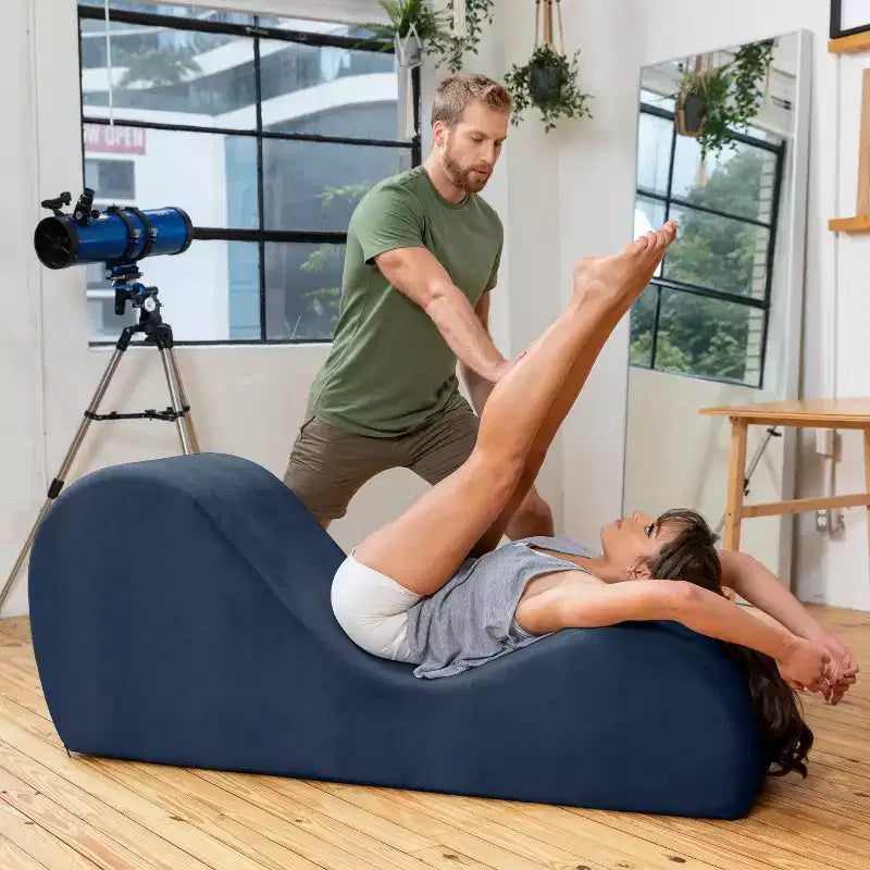 Avana Sleek Yoga-Chaiselongue – hergestellt in den USA – ideal zum Dehnen, Entspannen, Trainieren und mehr, 60T x 18B x 26H Zoll, Hellgrau