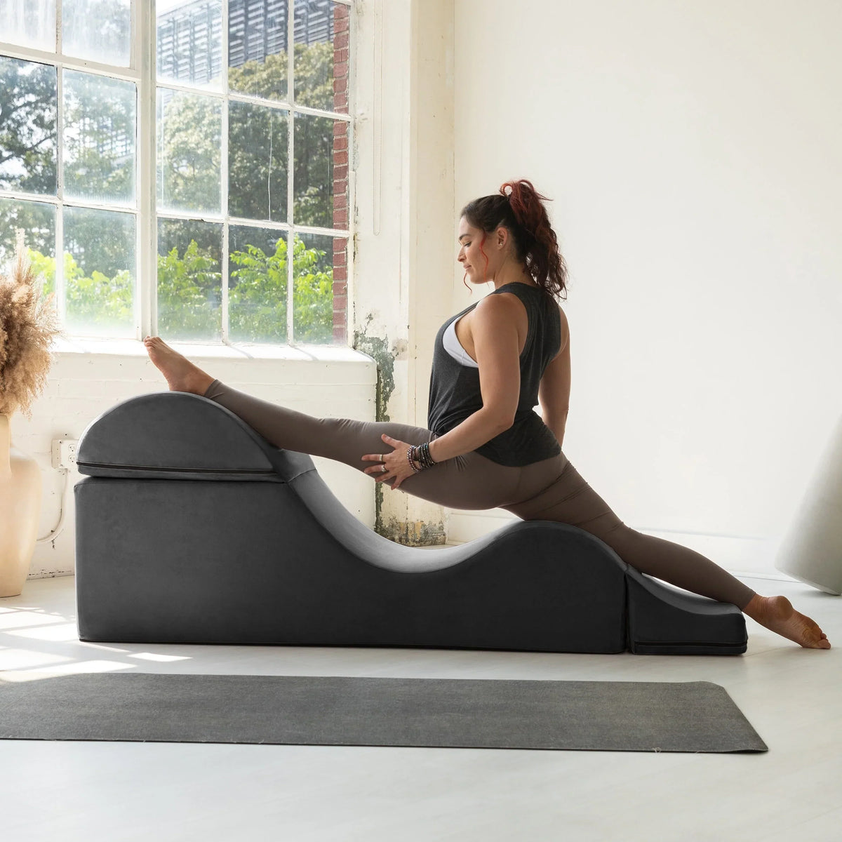 Avana Kami umwandelbare Chaise / Yoga & Massage – 2-in-1-Ottomane mit verdeckter ausklappbarer Yoga-Liege, Microvelvet – N/A