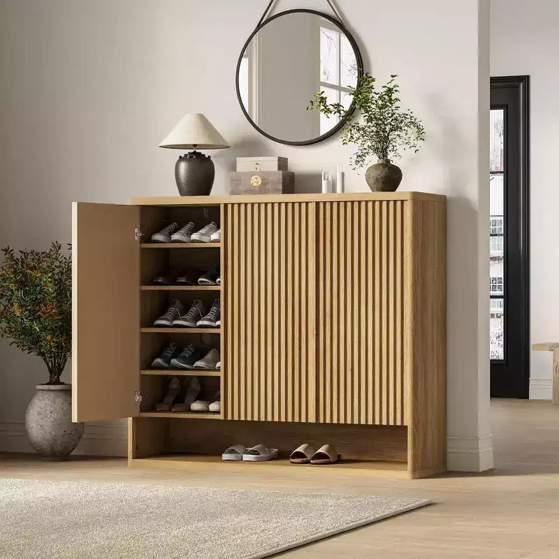 Schuhschrank mit geriffelter Tür, verstellbare Einlegeböden für Eingangsbereich und Wohnzimmer