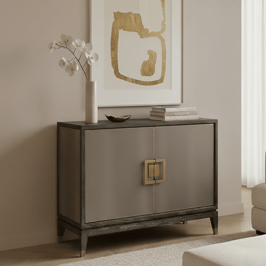 Sideboard aus schwarzem Holz und Rochenlederimitat mit zwei Türen und Messinggriffen