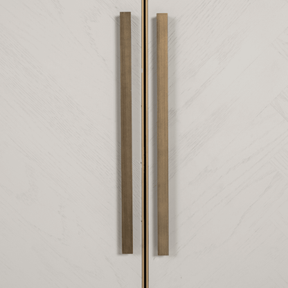 Cremefarbenes Sideboard aus Eichenfurnier mit 4 Türen und Messingdetails