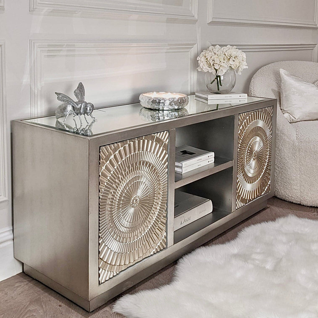 Silberner Fernsehschrank