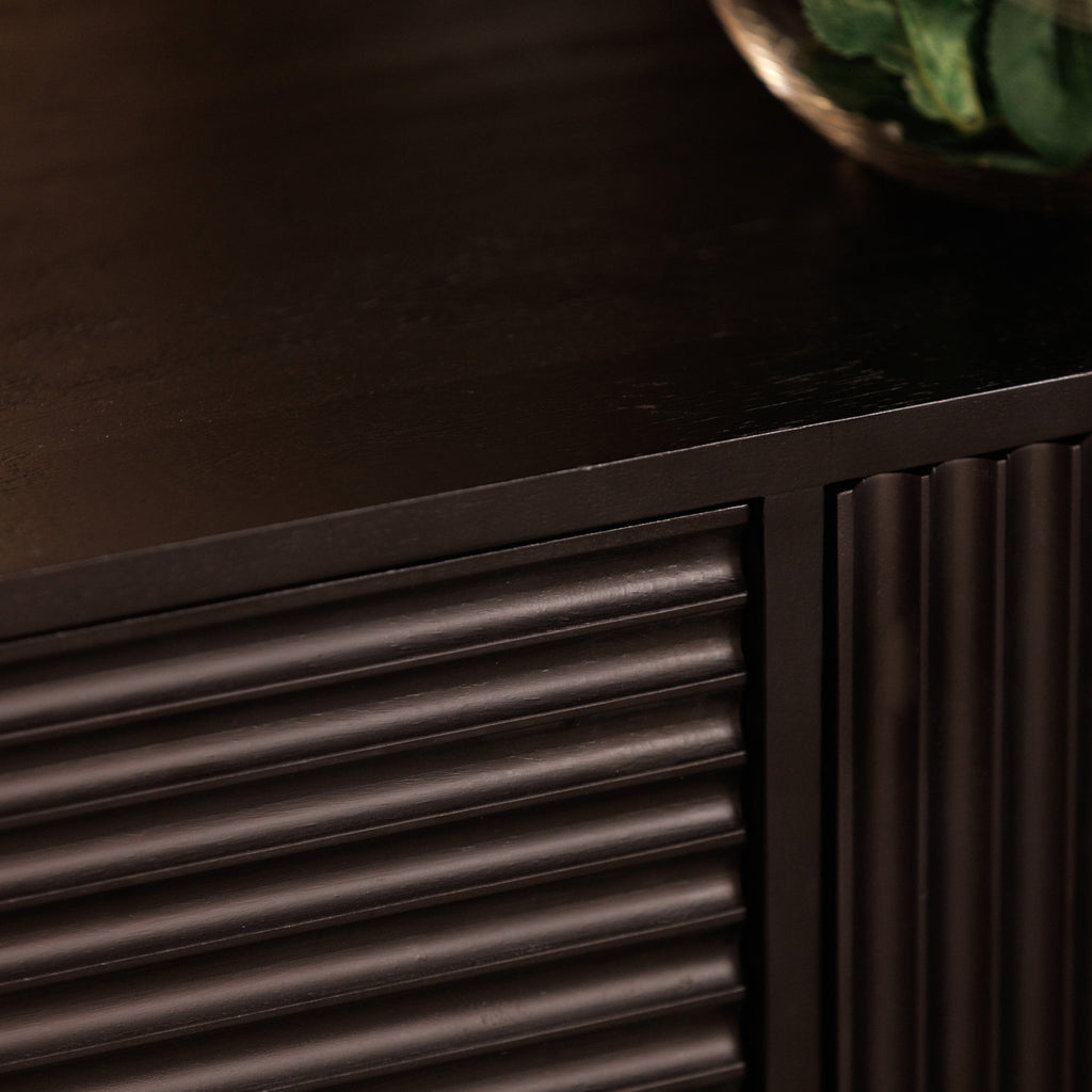 Schwarz-goldenes Sideboard mit Wellenmuster
