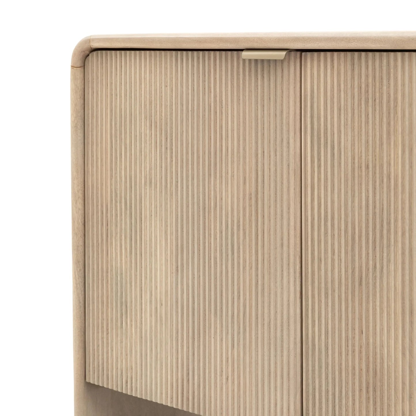 Geripptes Holz-Sideboard mit 3 Türen