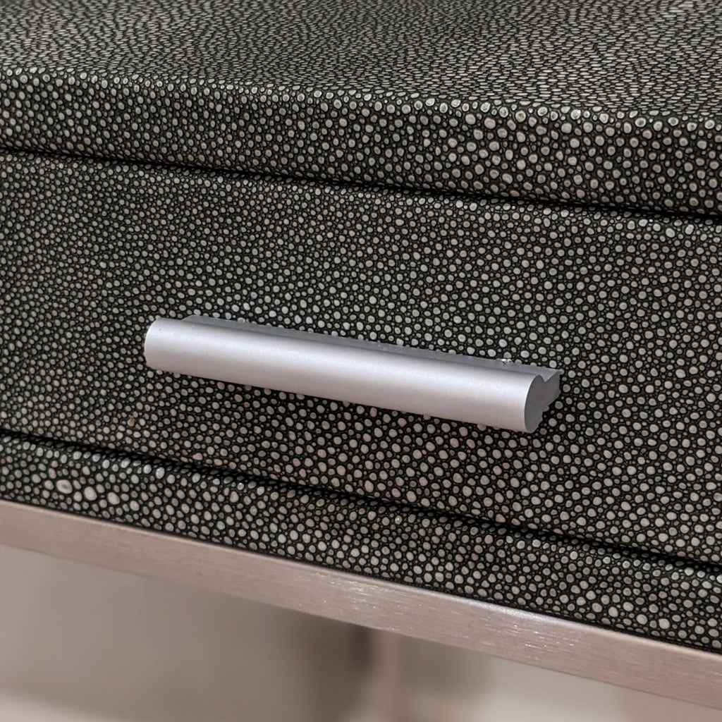Nachttisch aus grauem Kunst-Shagreen