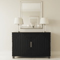 Schwarzes Sideboard mit 2 Türen und goldenen Griffen