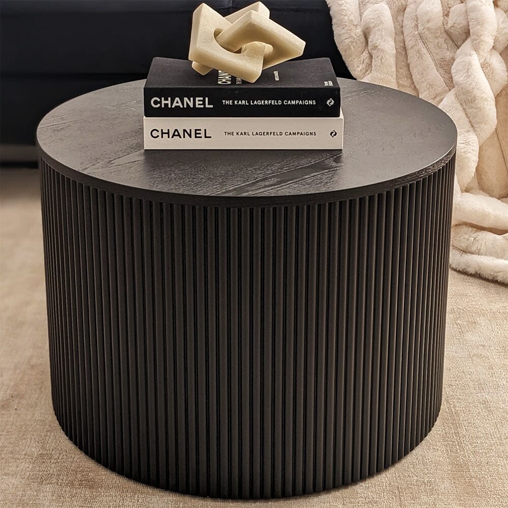 Runder Couchtisch aus schwarzem Holz