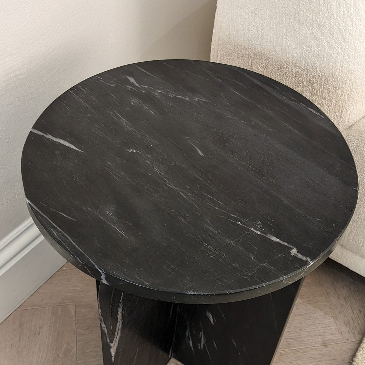 Beistelltisch aus schwarzem Marmor